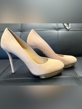 Charlotte Olympia Suede Round-Toe Pump in Blush